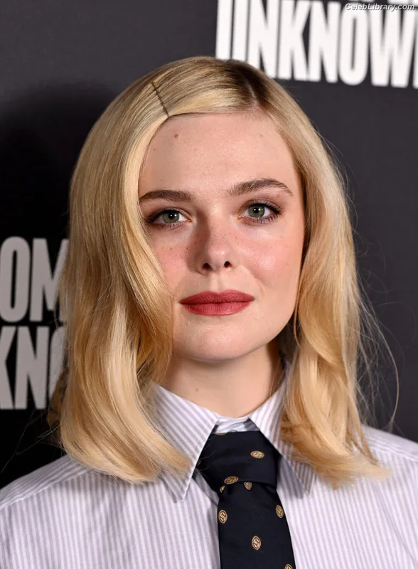 Elle Fanning photo 1 of 4114