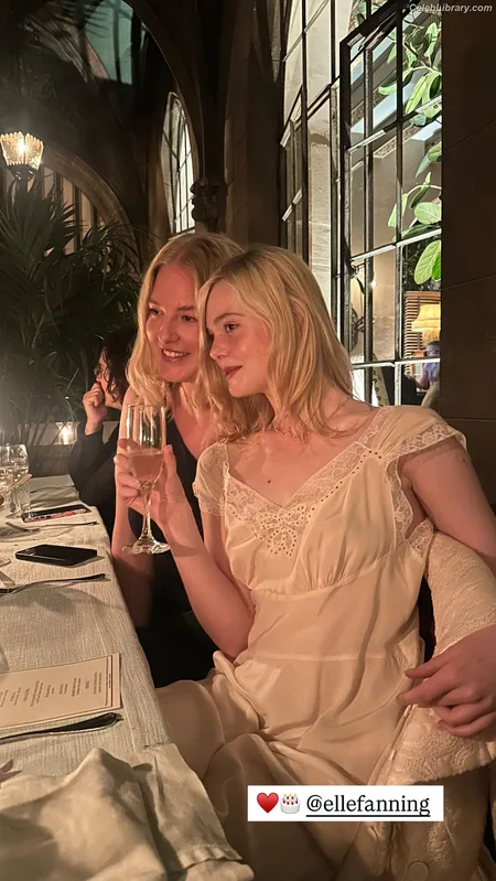 Elle Fanning photo 16 of 4114