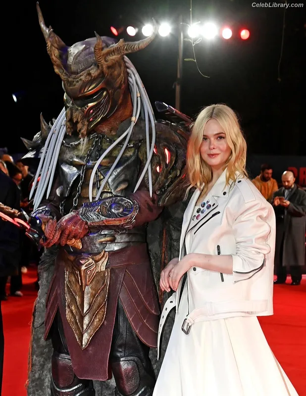 Elle Fanning photo 18 of 4114