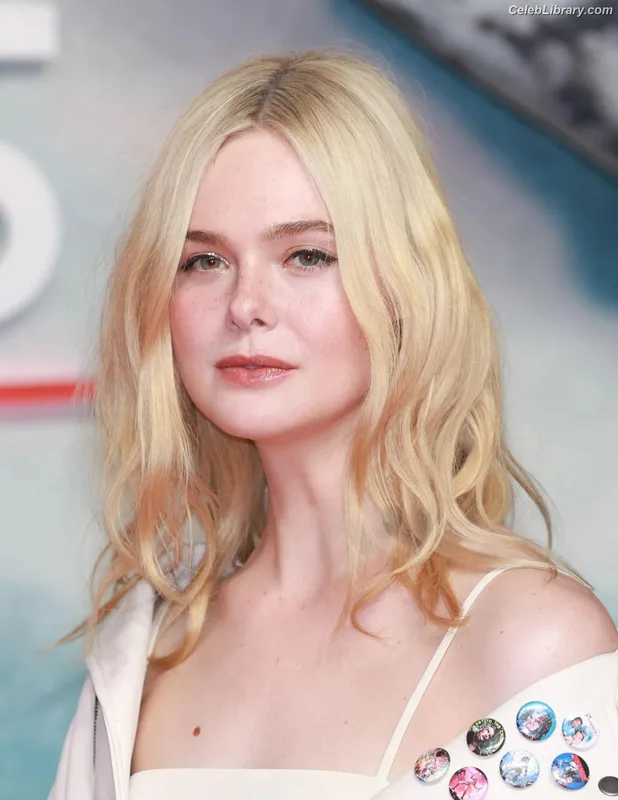 Elle Fanning photo 20 of 4114