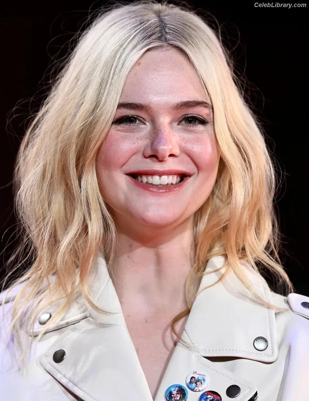 Elle Fanning photo 21 of 4114