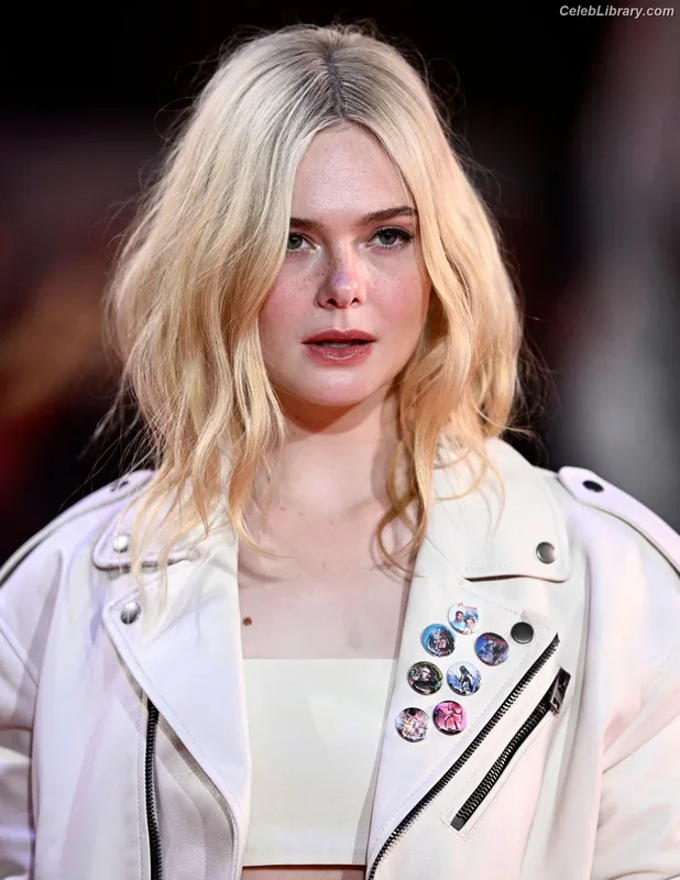 Elle Fanning photo 22 of 4114