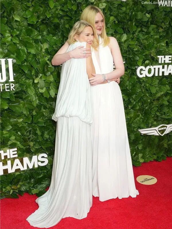 Elle Fanning photo 7 of 4114