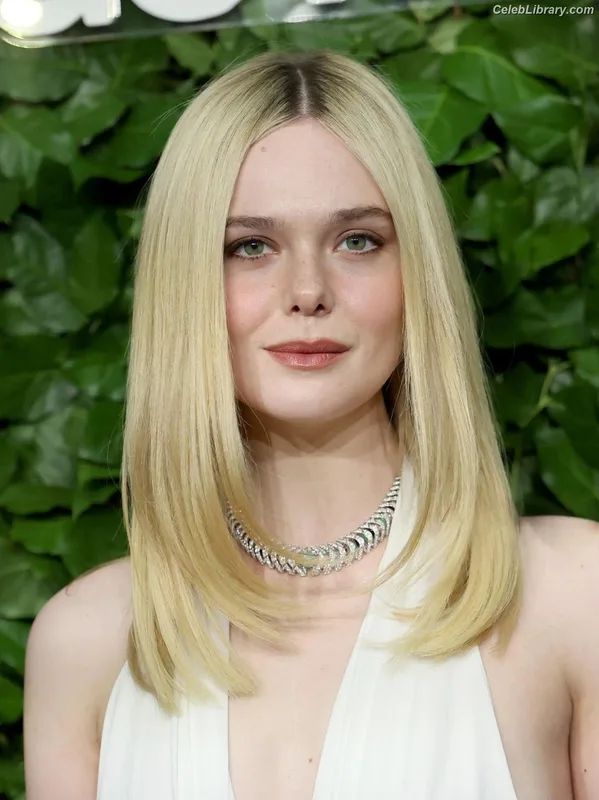 Elle Fanning photo 17 of 4114