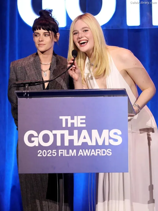Elle Fanning photo 24 of 4114