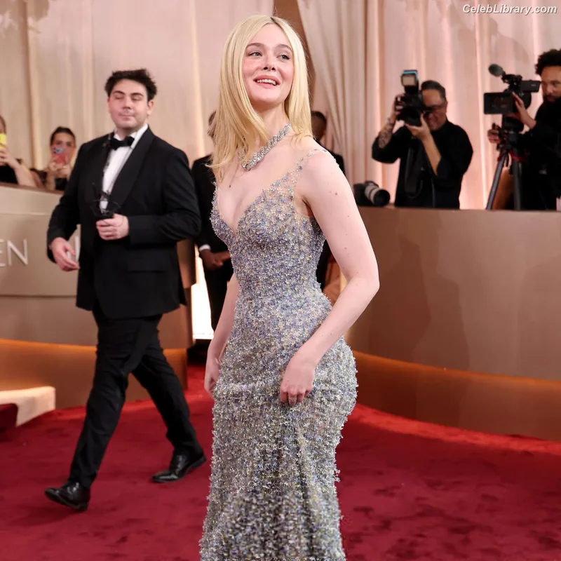 Elle Fanning photo 9 of 4114
