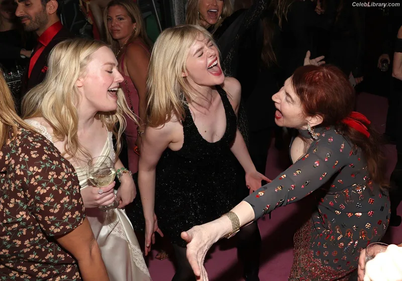 Elle Fanning photo 14 of 4114