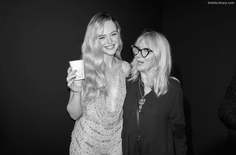 Elle Fanning photo 17 of 4114