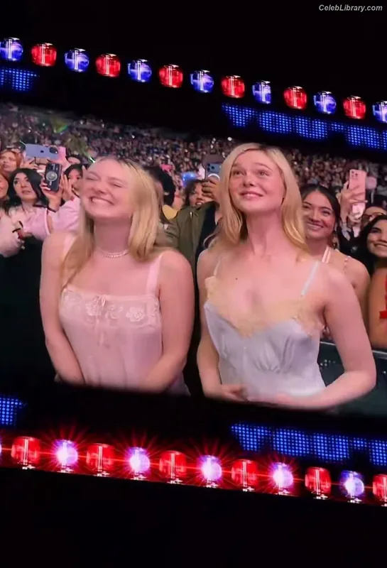Elle Fanning photo 21 of 4114