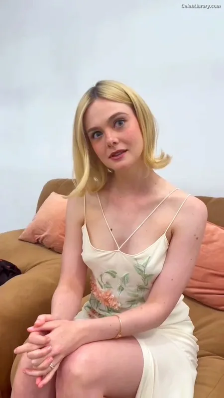 Elle Fanning photo 1 of 4114