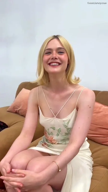 Elle Fanning photo 2 of 4114