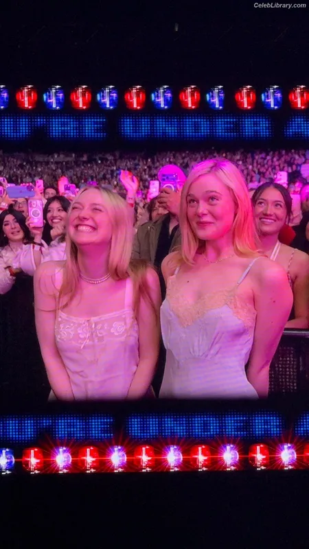 Elle Fanning photo 6 of 4114