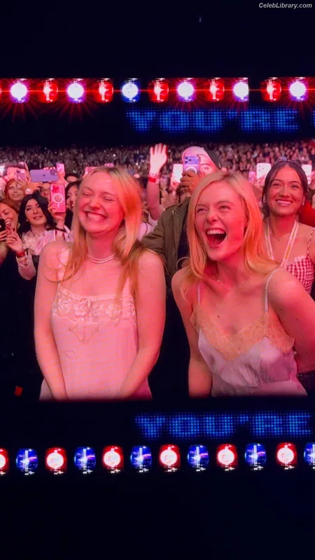 Elle Fanning photo 7 of 4114