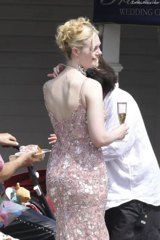 Elle Fanning photo 18 of 4114