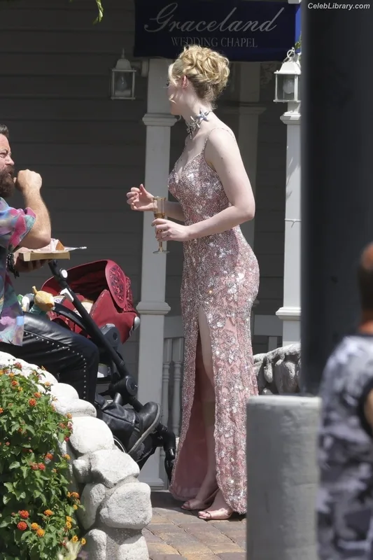 Elle Fanning photo 20 of 4114