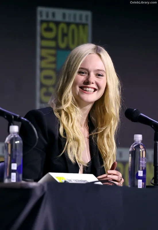 Elle Fanning photo 6 of 4114