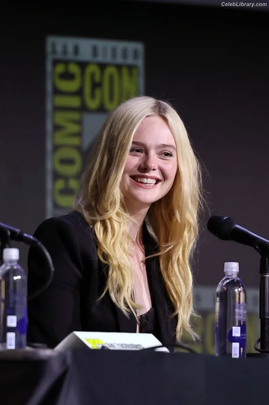 Elle Fanning photo 8 of 4114
