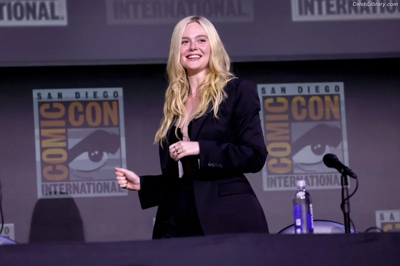 Elle Fanning photo 9 of 4114