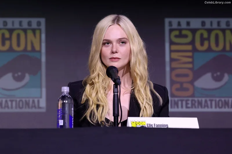 Elle Fanning photo 10 of 4114