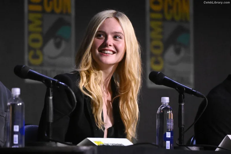 Elle Fanning photo 11 of 4114