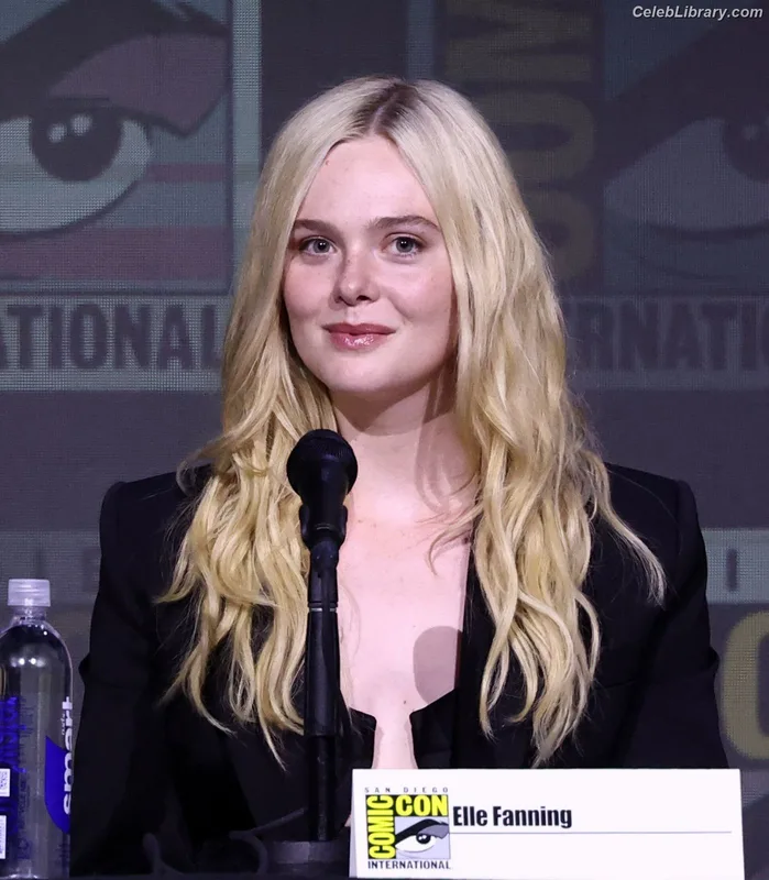 Elle Fanning photo 14 of 4114