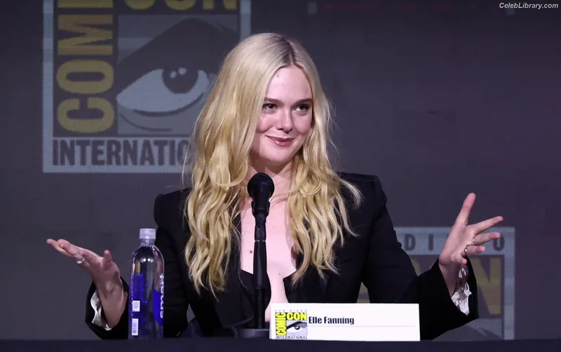 Elle Fanning photo 15 of 4114