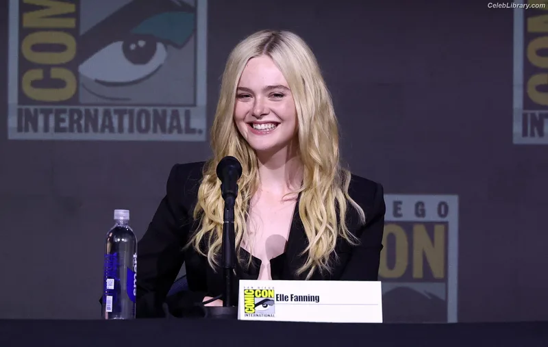 Elle Fanning photo 16 of 4114