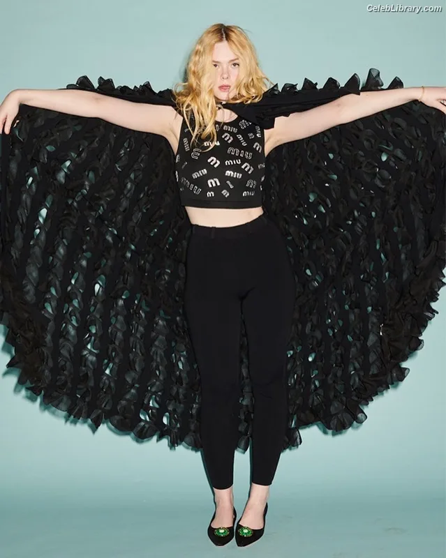 Elle Fanning photo 17 of 4114