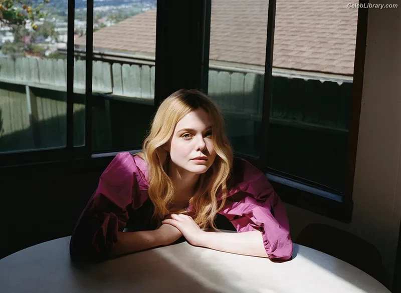 Elle Fanning photo 23 of 4114