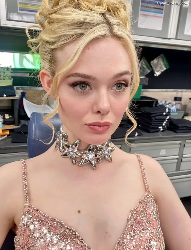 Elle Fanning photo 2 of 4114