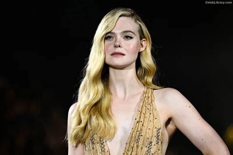 Elle Fanning photo 19 of 4114