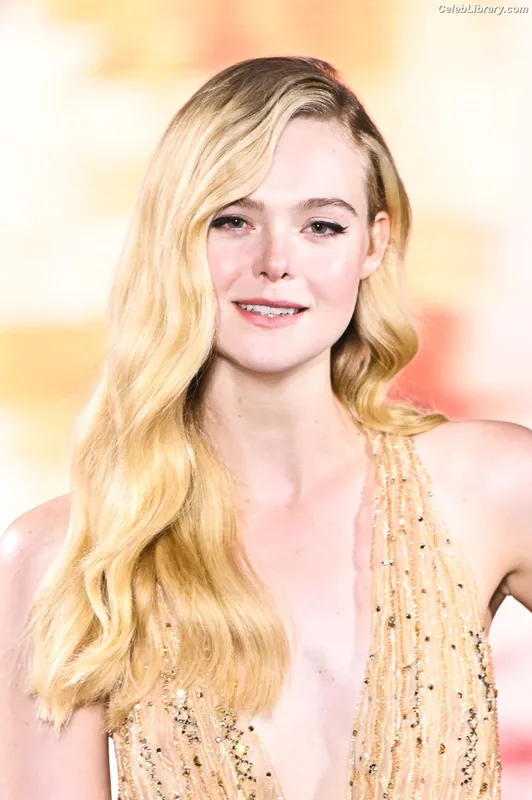 Elle Fanning photo 2 of 4114