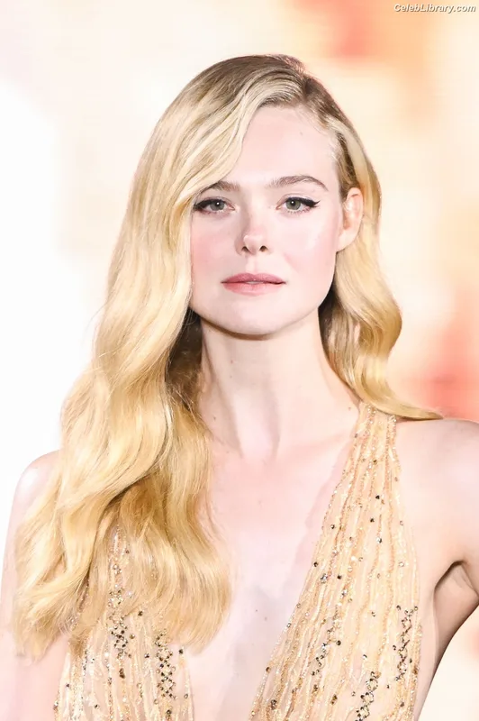 Elle Fanning photo 3 of 4114