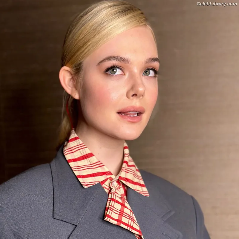 Elle Fanning photo 7 of 4114