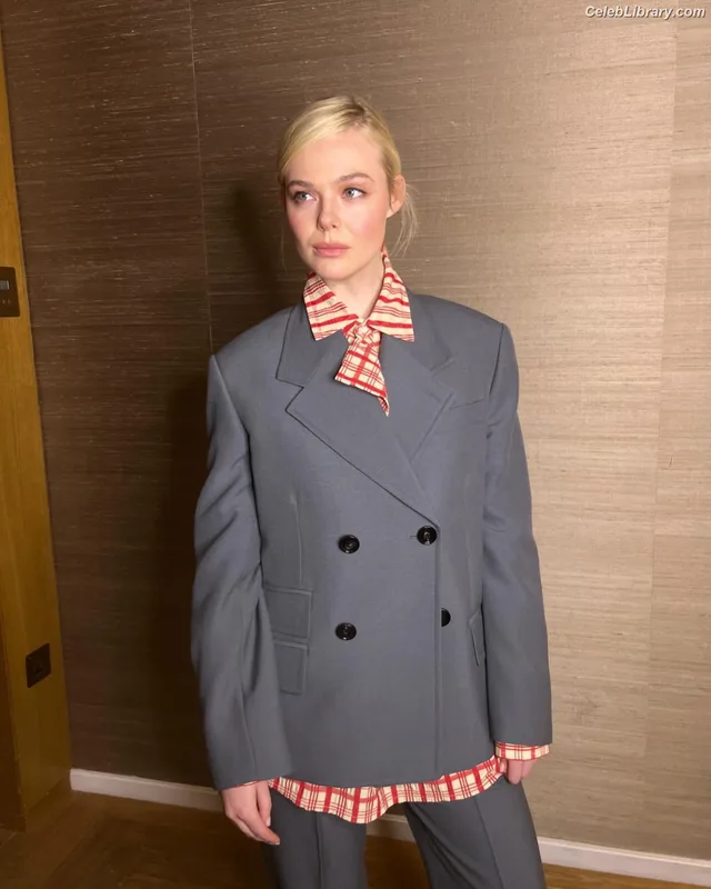 Elle Fanning photo 9 of 4114