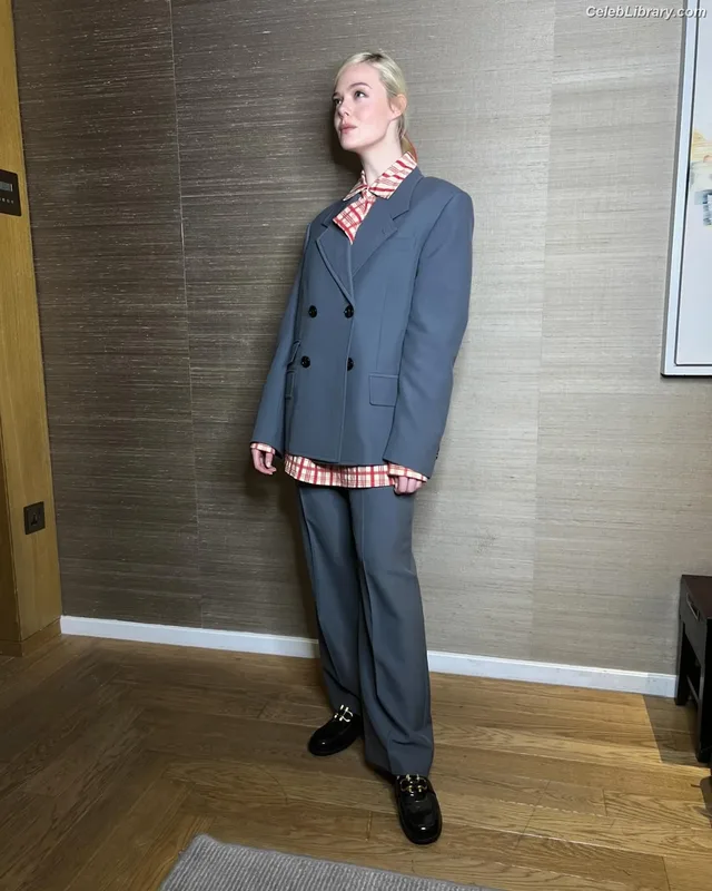 Elle Fanning photo 10 of 4114