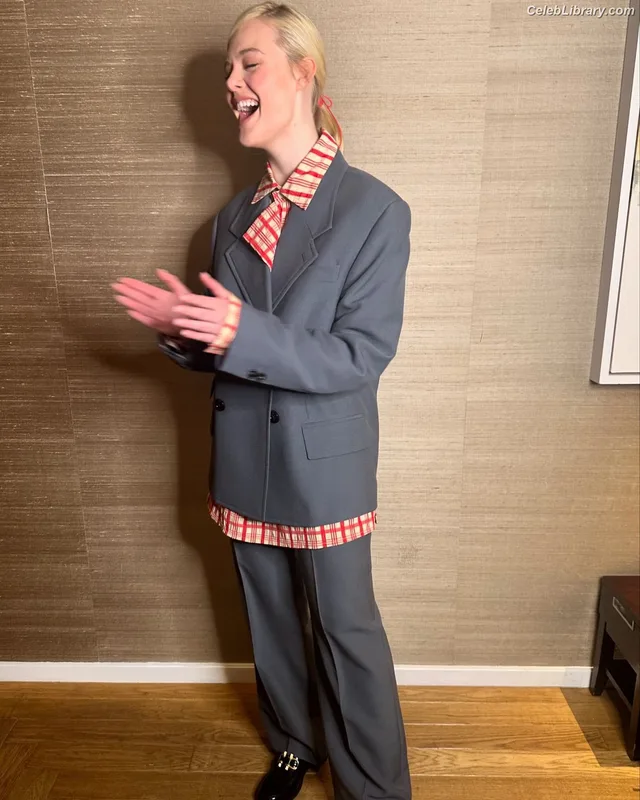 Elle Fanning photo 15 of 4114