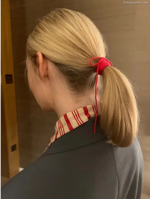 Elle Fanning photo 16 of 4114