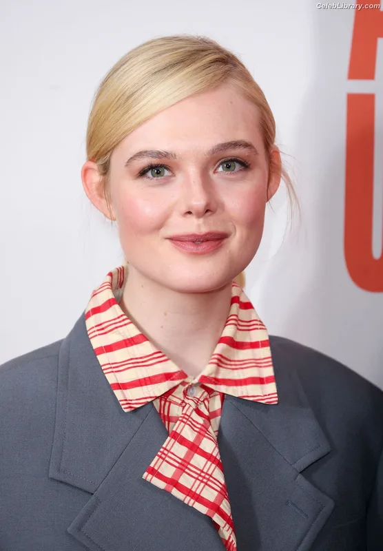 Elle Fanning photo 17 of 4114