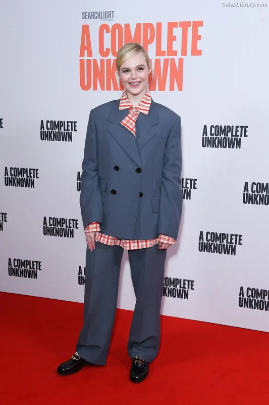 Elle Fanning photo 20 of 4114