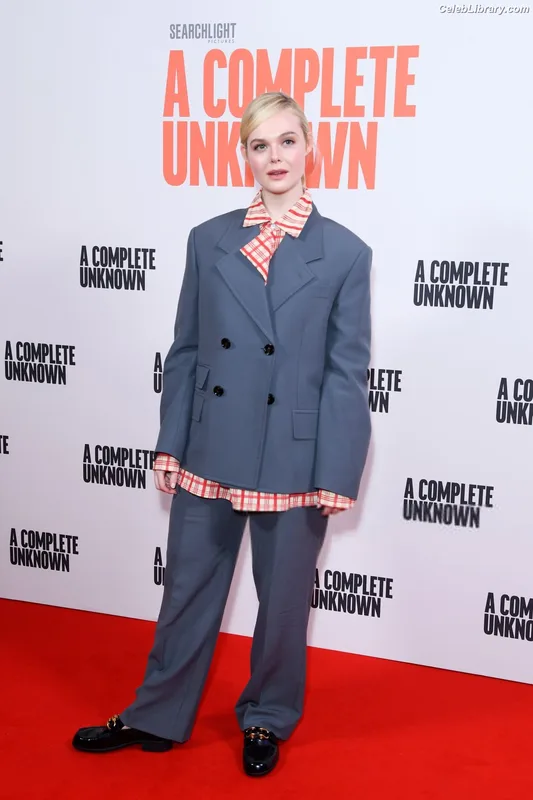 Elle Fanning photo 21 of 4114