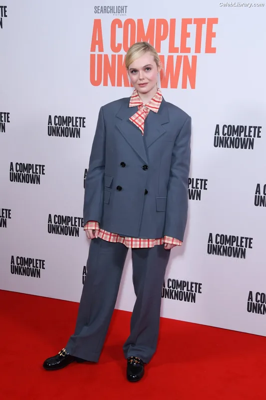 Elle Fanning photo 22 of 4114