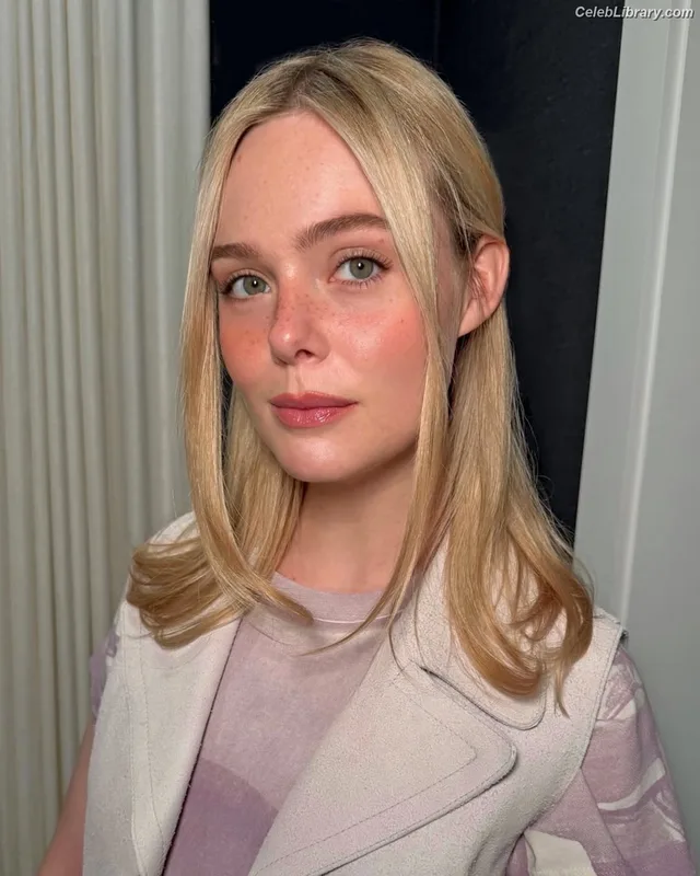 Elle Fanning photo 23 of 4114
