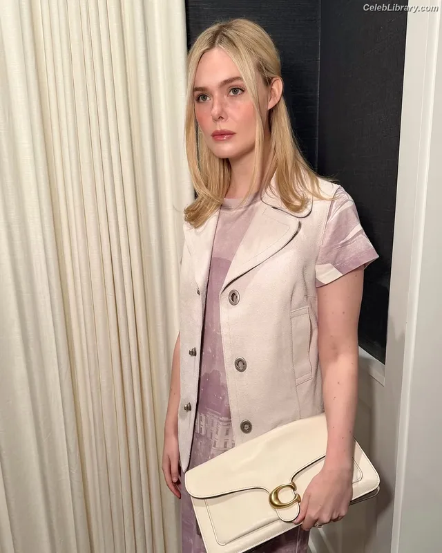 Elle Fanning photo 24 of 4114