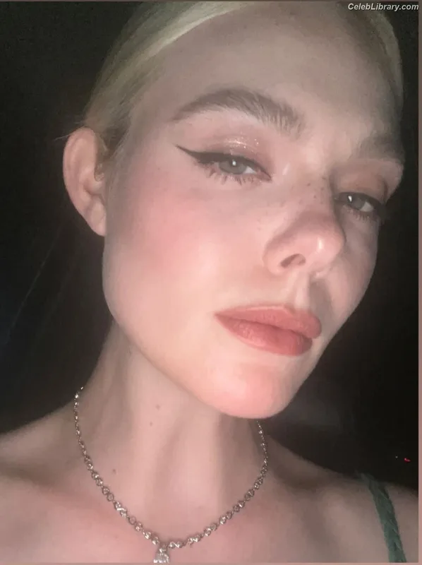 Elle Fanning photo 1 of 4114