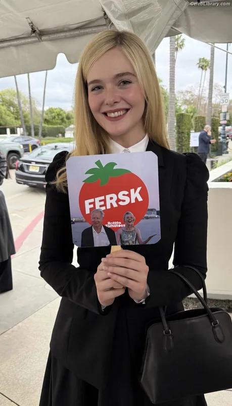 Elle Fanning photo 7 of 4114
