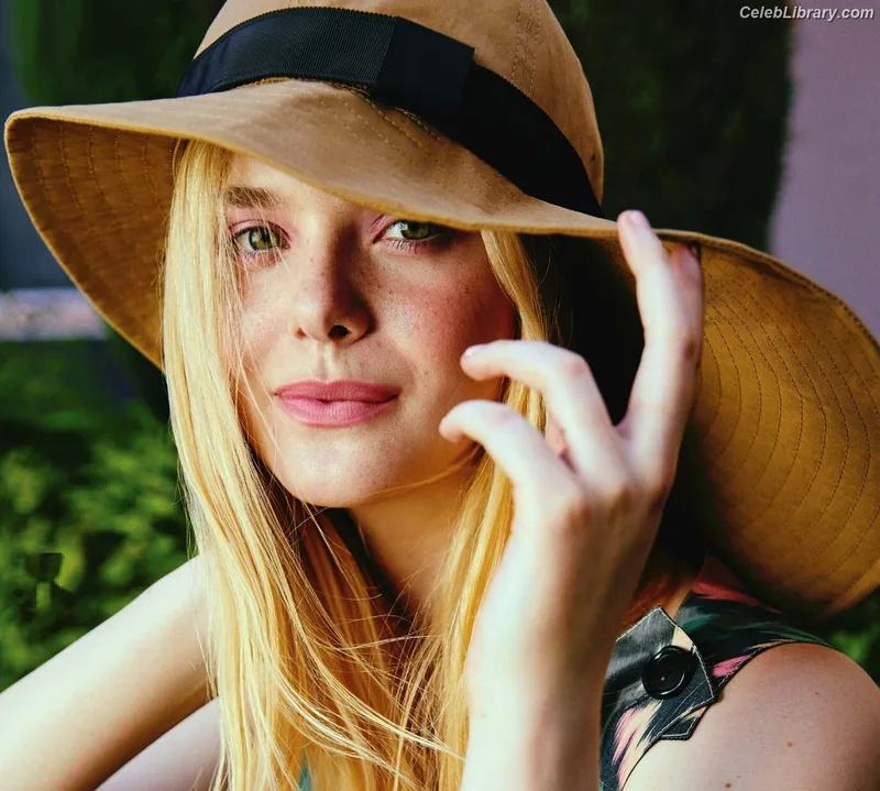 Elle Fanning photo 12 of 4114