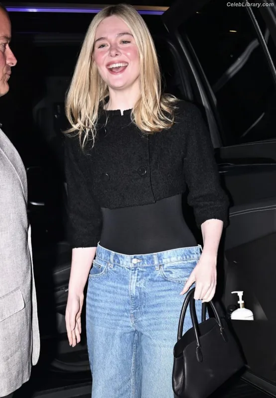 Elle Fanning photo 16 of 4114