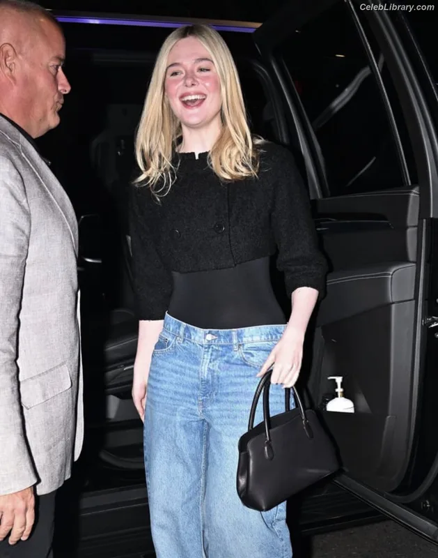 Elle Fanning photo 21 of 4114