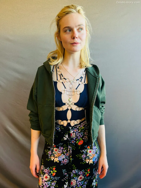 Elle Fanning photo 23 of 4114